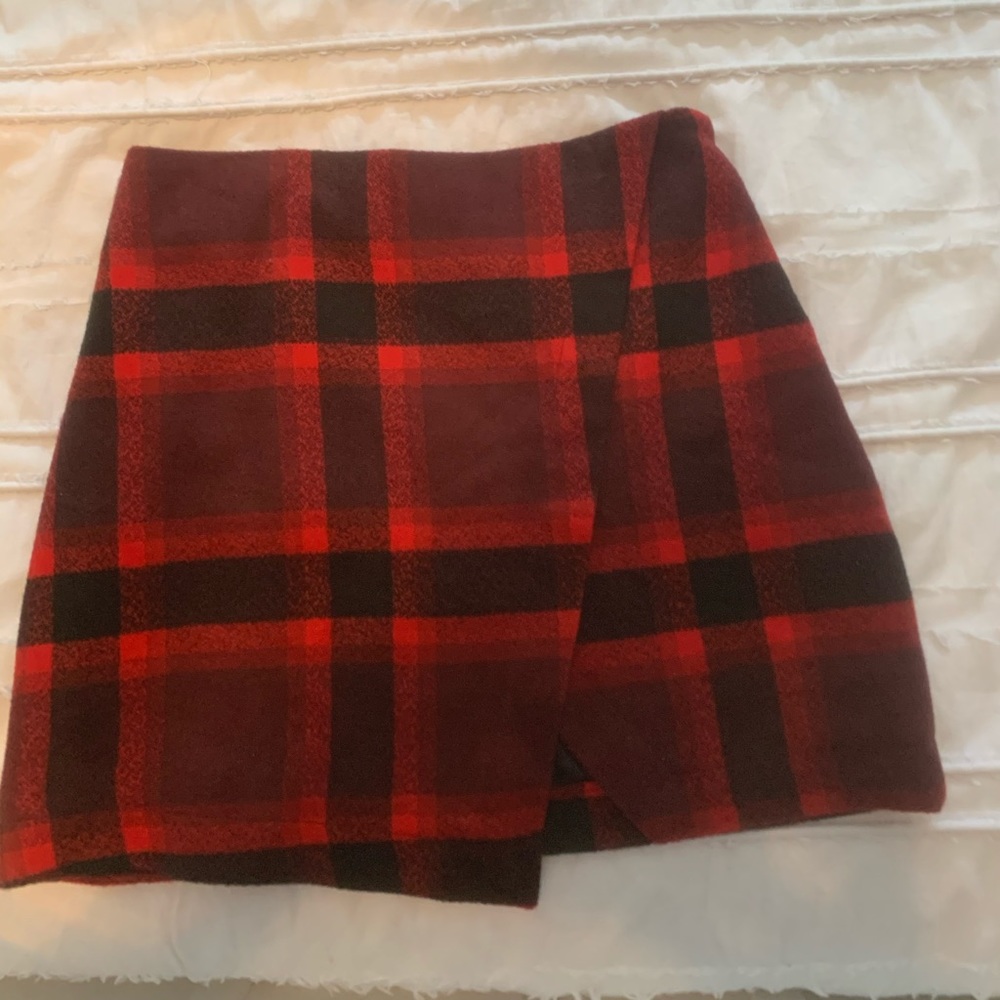 Red and black plaid skirt abercrombie
